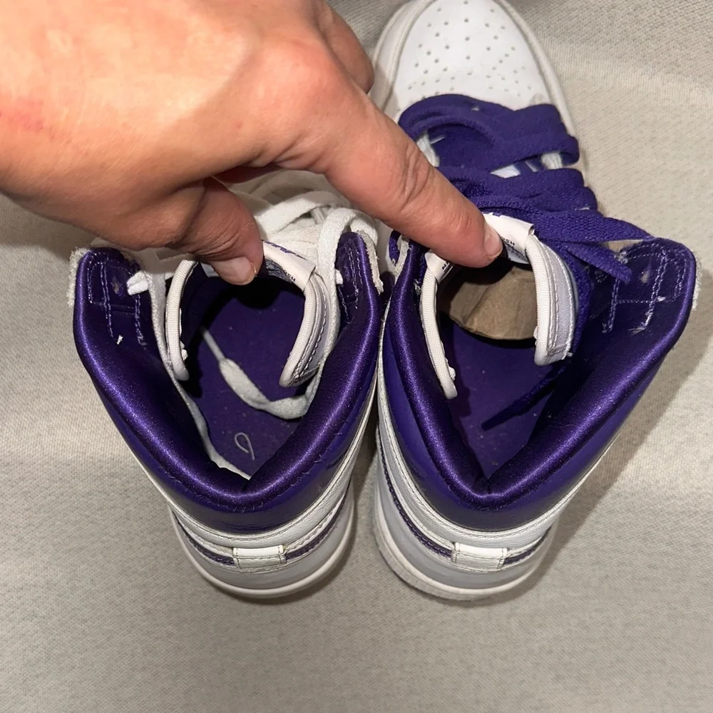 🔴SOLD🔴 Nike High-Top Jordan 1s White and Purple - Picture 6 of 9